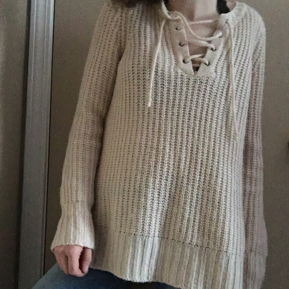 Lace up white sweater - Picture 2 of 3